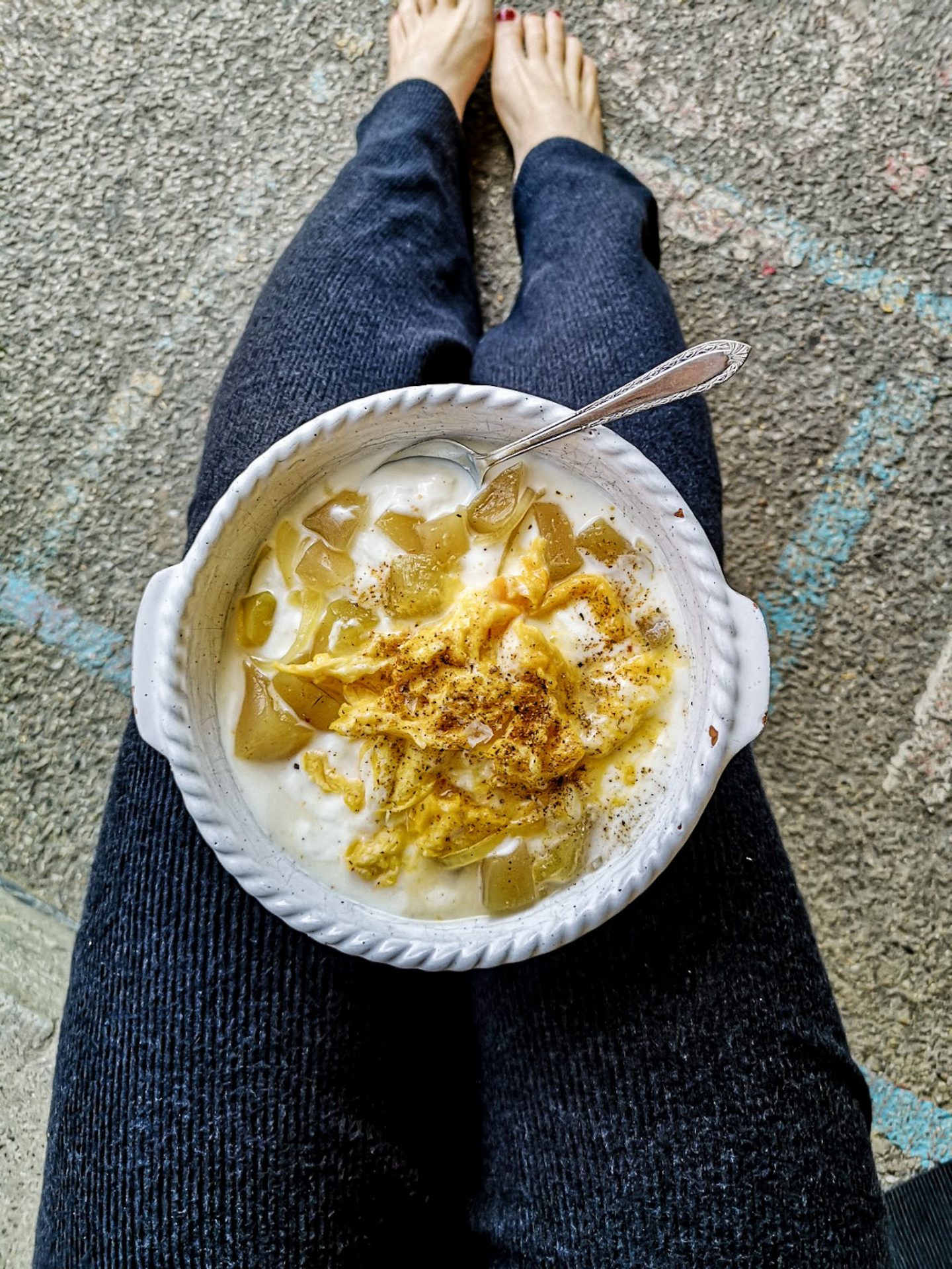 Jogurt mit Ei und Curry Zughetti